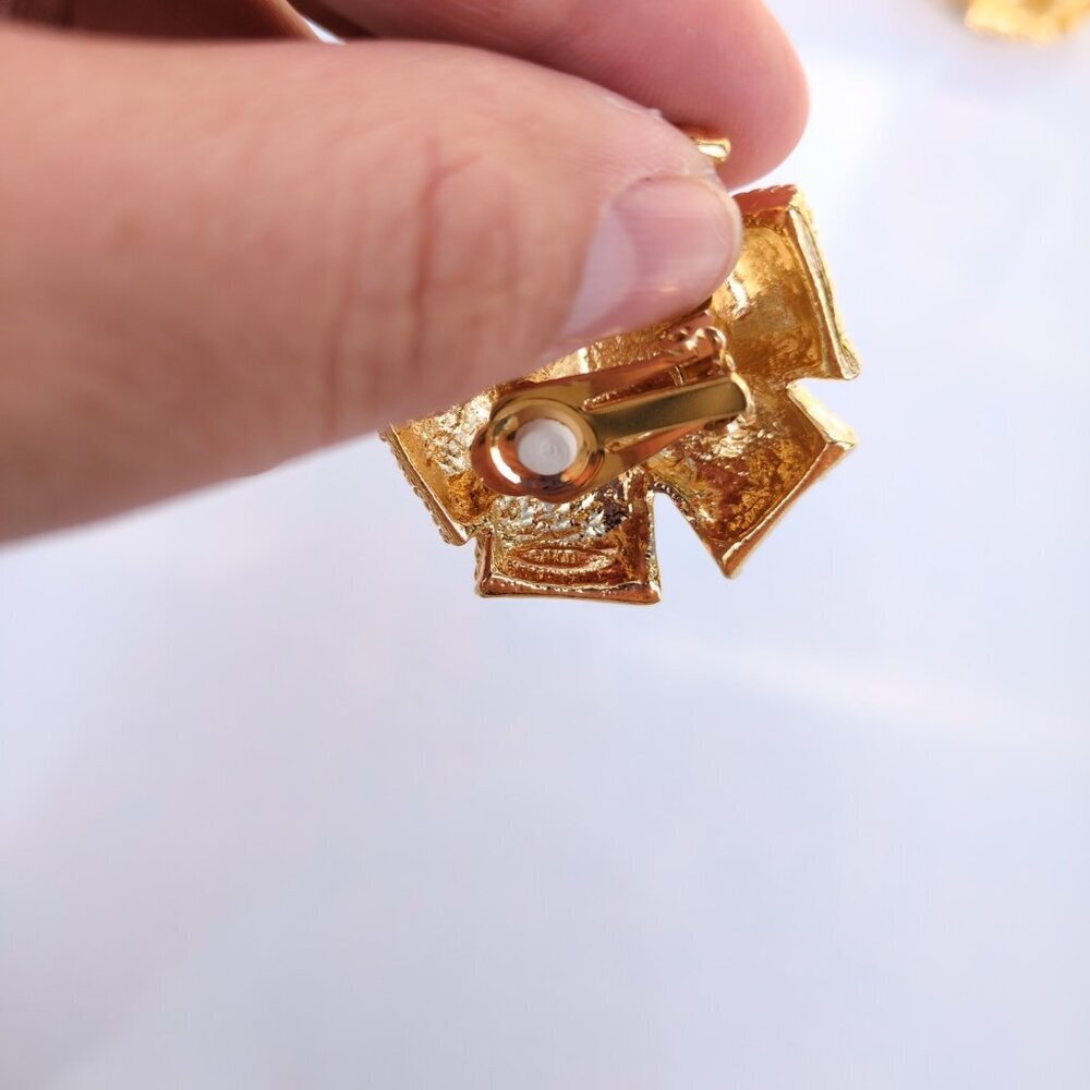 Vintage Avon 1980's Gold Tone Statement Clip On Earrings Star Cross Textured - Picture 5 of 6